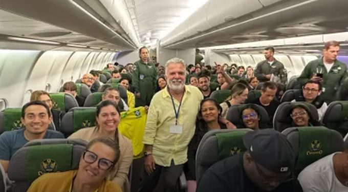 Guerra: Chega ao Brasil primeiro avião da FAB com brasileiros que estavam em Israel