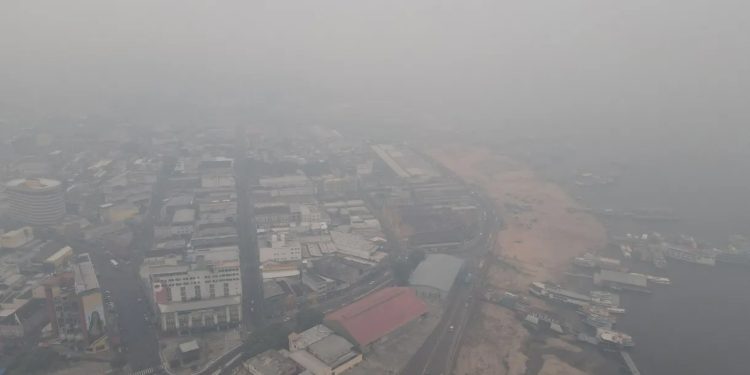 Clima: Dezenas de incêndios na floresta amazônica sufocam Manaus em meio à seca histórica