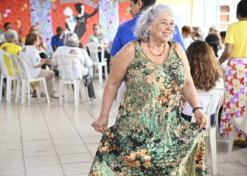 Vitória: Animação marca Tarde Dançante no Centro de Convivência de Maria Ortiz