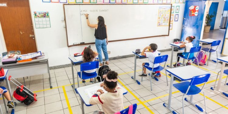 Vitória: Prefeitura pagará bônus por desempenho à Educação