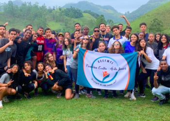 Rio Novo: Alunos de Cachoeiro fazem aula de campo sobre a produção e beneficiamento da Juçara