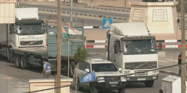 Guerra: Ao menos 217 caminhões de ajuda humanitária atravessaram Rafah