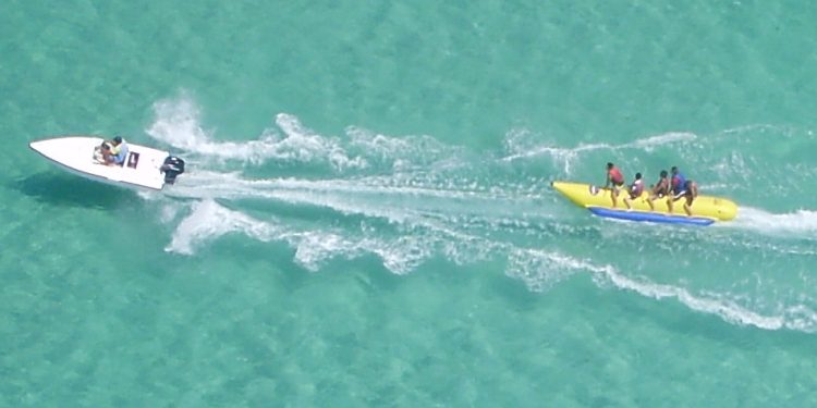 Piúma: Prefeitura lança edital de permissão de banana boat, escunas, lanchas e embarcações