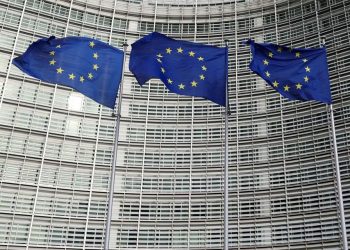 Clima: UE chega a acordo sobre lei para limitar as importações de combustíveis fósseis com limite de emissões de metano