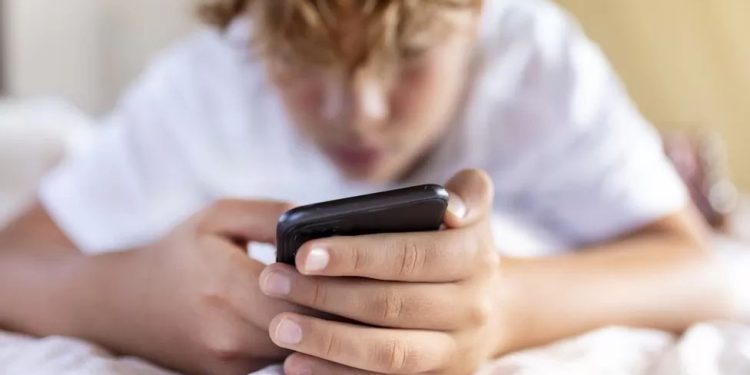 Internet: Meta pede leis de controle parental para menores de 16 anos