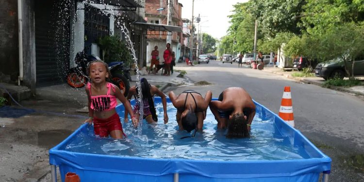 Clima: Rio tem calor recorde e sensação térmica beira os 60°C