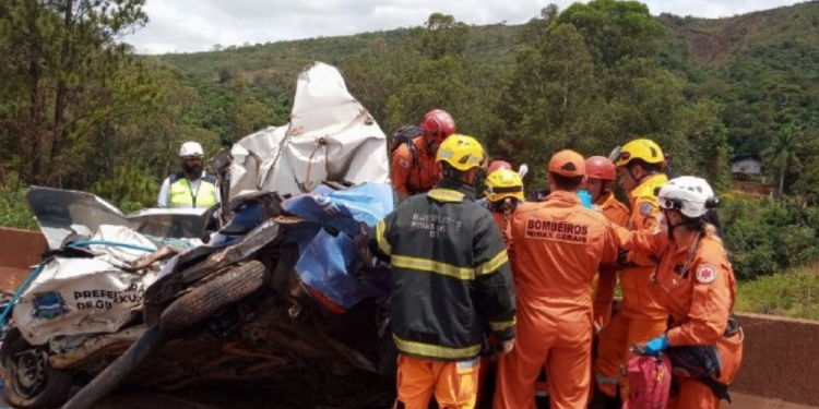 Brasil: Engavetamento de 12 veículos mata seis pessoas na Fernão Dias em MG