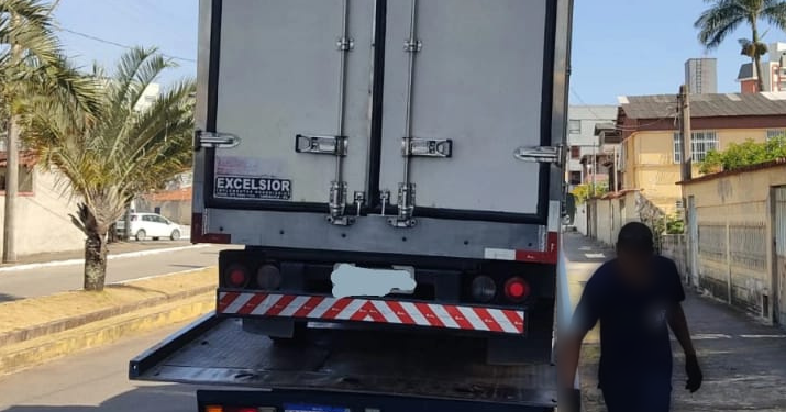 Guarapari: Suspeitos de furto de veículo e indivíduo evadido do sistema prisional são detidos pela PM