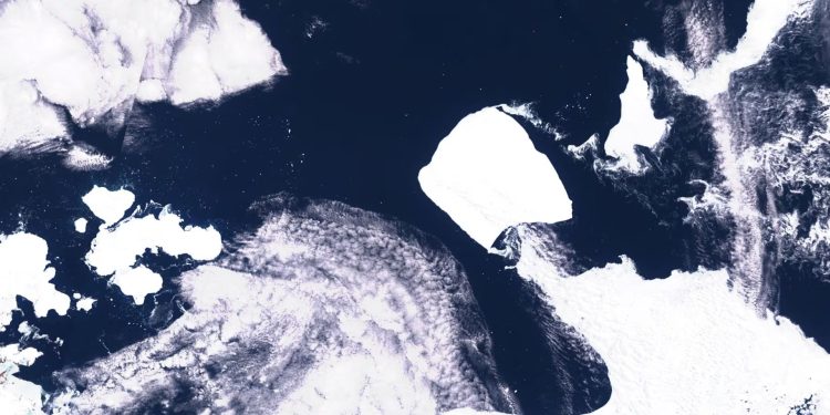 Meio Ambiente: O maior iceberg do mundo se liberta e segue em direção ao Oceano Antártico