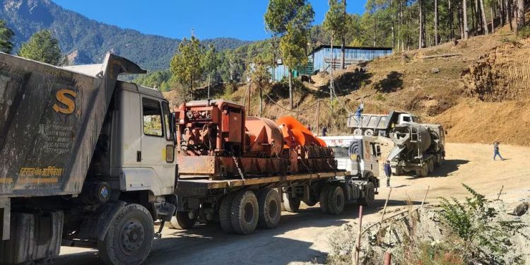 Índia: Autoridades consideram cinco novos planos para resgatar homens presos em túnel