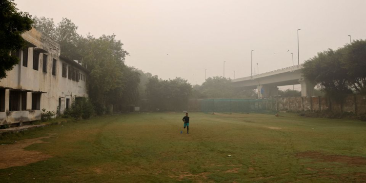 Índia: Escolas primárias de Delhi fecharão em meio a altos níveis de poluição
