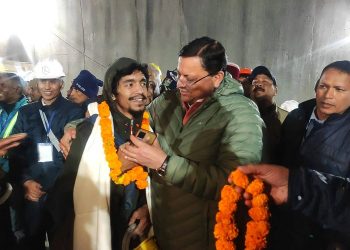 Índia: Resgatados os 41 trabalhadores da construção civil presos em túnel