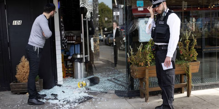 Mundo: Ódio aberto aos judeus aumenta globalmente inflamado pela guerra em Gaza