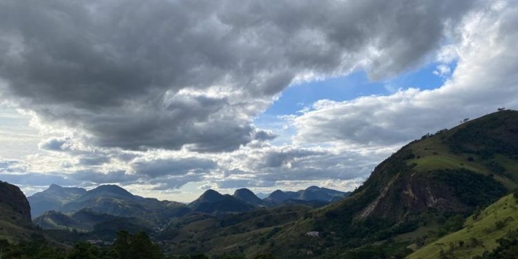 Espírito Santo: Parque Estadual Cachoeira da Fumaça e Monumento Natural Serra das Torres recebem visita técnica do Iema