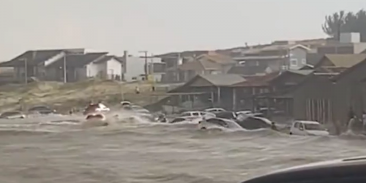 Clima: Tsunami meteorológico assusta em praia de Santa Catarina