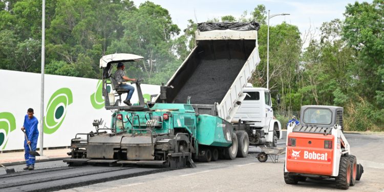 Vitória: Começa recapeamento na Avenida Dante Michelini
