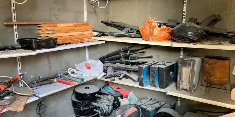 Guerra: Israel encontra armas e equipamentos militares do Hamas em hospital de Gaza