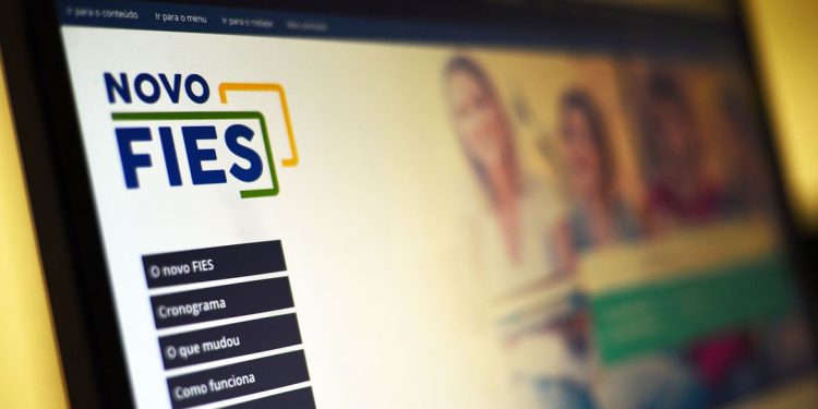 Brasil: Estudantes poderão renegociar dívidas com o FIES com descontos de até 100% sobre juros