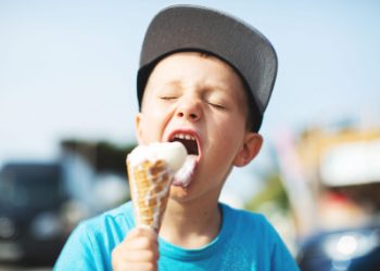 Sorvete, banho gelado e mais: o que você pode estar fazendo de errado no calor
