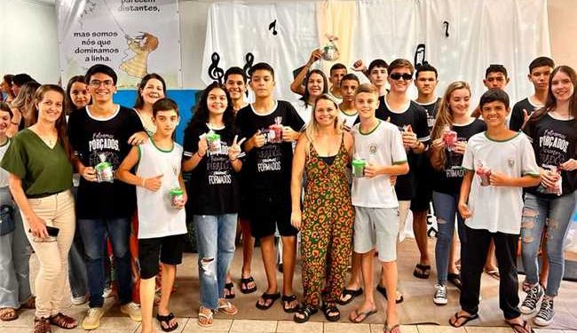 Alfredo Chaves: Escola de Sagrada Família reproduz a história da cidade através de produções artísticas