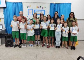 Alfredo Chaves: Premiação da OBMEP na EMEF Ana Araújo reconhece brilhantismo matemático dos alunos