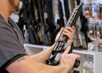 Mundo: Tribunal dos EUA permite que Califórnia proíba armas em locais públicos