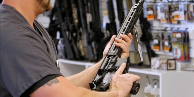 Mundo: Tribunal dos EUA permite que Califórnia proíba armas em locais públicos