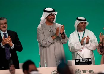 COP28: Reunião termina com acordo histórico para “transição” dos combustíveis fósseis que aquecem o planeta