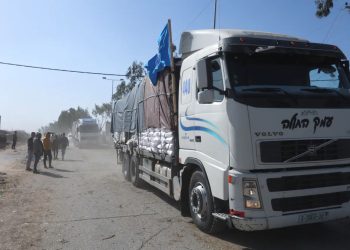 Guerra: Crescente Vermelho Palestino diz que 93 caminhões de ajuda entraram em Gaza neste sábado (23)