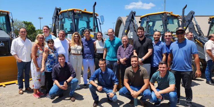 Espírito Santo: Governo do Estado entrega máquinas e equipamentos agrícolas para 26 municípios