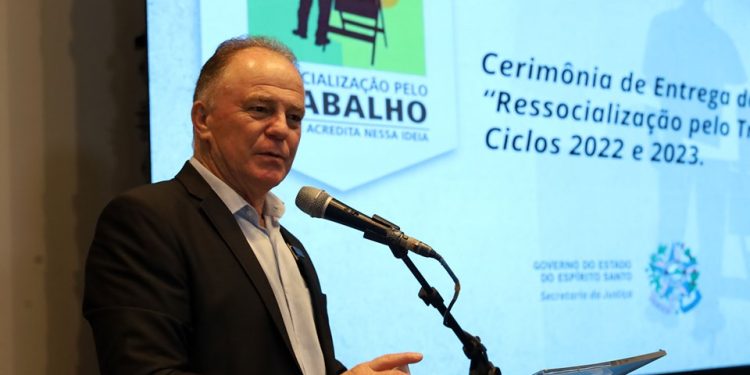 Espírito Santo: Governador entrega Selo Social a empresas que empregam detentos e egressos do sistema prisional