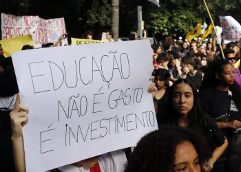 Brasil: MEC pede 2,4 mil horas de formação básica no ensino médio