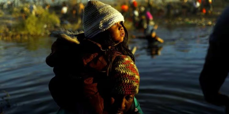 Crise: EUA e México concordam em fortalecer esforços para conter migração recorde