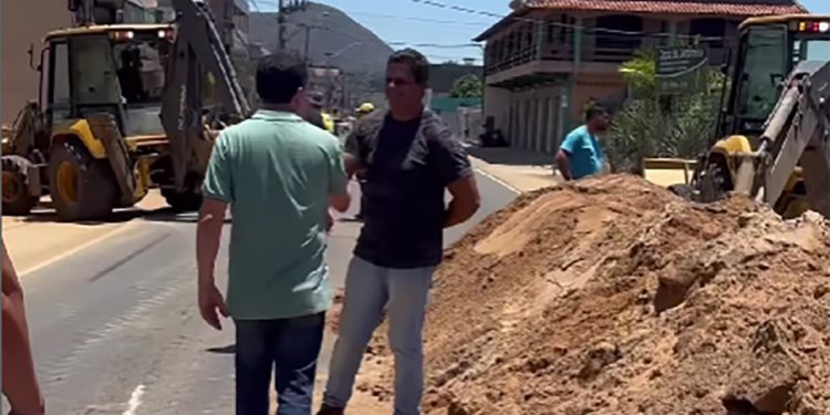Itapemirim: Obras de Drenagem e pavimentação em rua de Itaoca