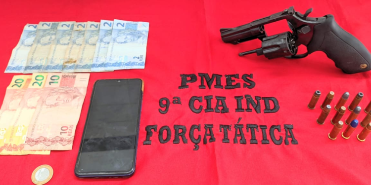 Marataízes: PM detém suspeito e apreende arma de fogo em Jacarandá