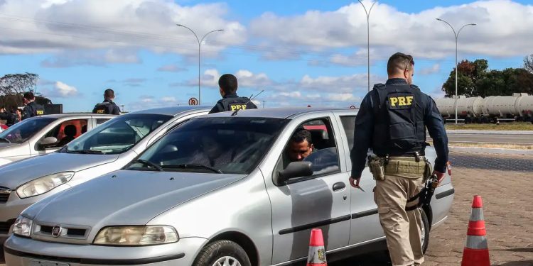 Brasil: Operação Ano Novo da PRF começa nesta sexta-feira (29)