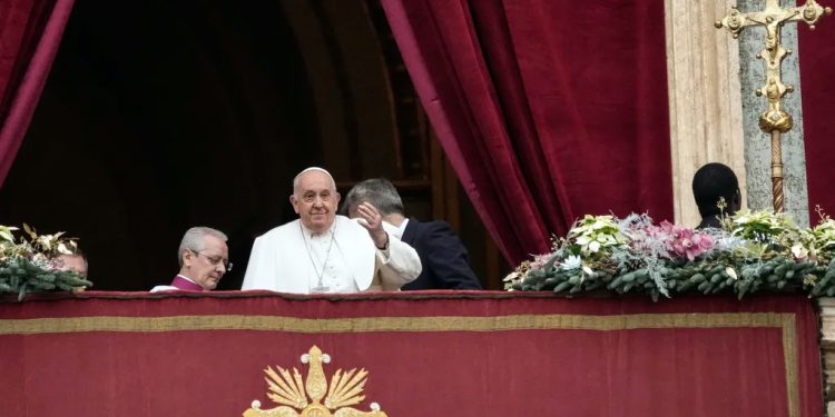 Paz: Papa Francisco denuncia a indústria de armas e apela pela paz mundial na bênção de Natal