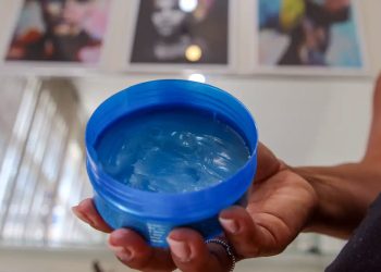 Saúde: Anvisa cancela registro de mais de 1,2 mil pomadas de modelar cabelos