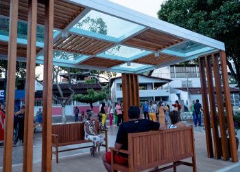 Guarapari: Prefeito entrega nova praça em Meaípe