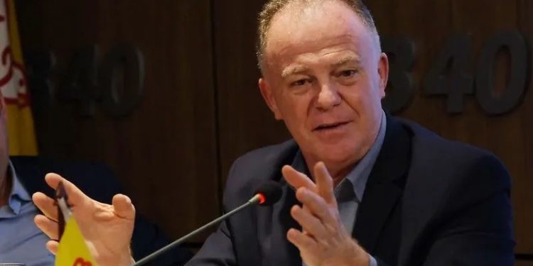 COP28: Governador do ES assina decreto para substituir combustíveis fósseis de frota leve por biocombustíveis