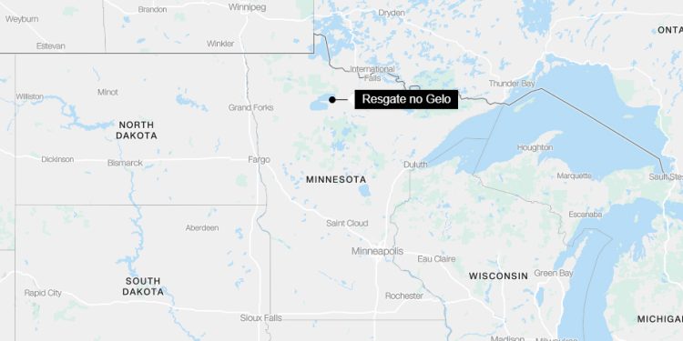 EUA: Pelo menos 100 pessoas estão presas em cima de um bloco de gelo em um lago