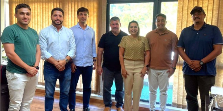 Rio Novo: Prefeitura recebe visita do Meio Ambiente de Viana visando parceria ambiental