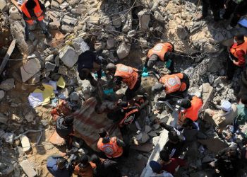 China: Terremoto deixa mais de 130 mortos e o resgate continua