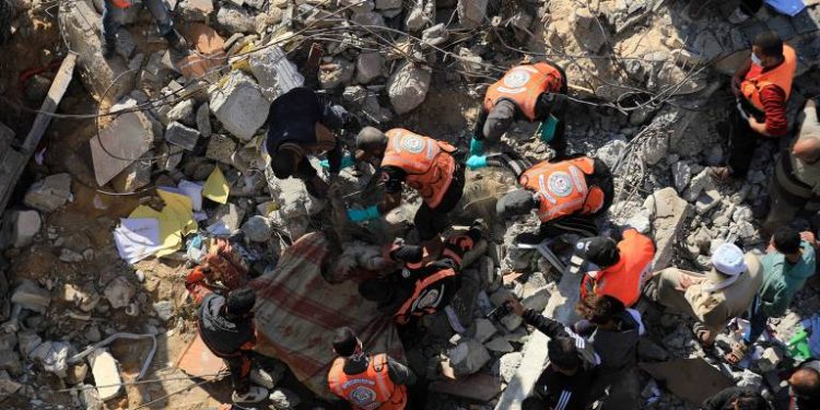 China: Terremoto deixa mais de 130 mortos e o resgate continua