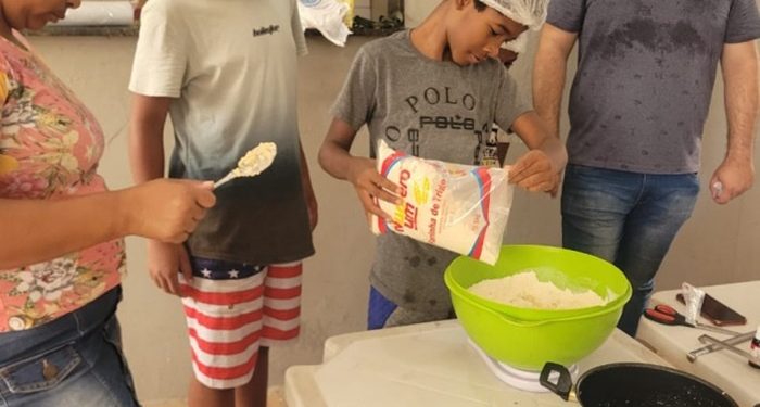 Vitória: Oficina culinária estreita laços familiares por meio da produção de panetone