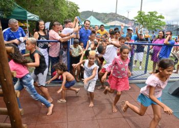 Vitória: Moradores do bairro Redenção ganham novo Parque Kids