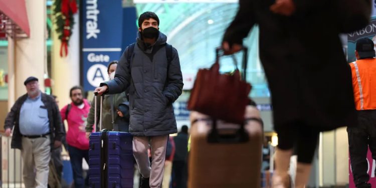 Saúde: Variante JN.1 do Covid-19 se espalha pelos EUA