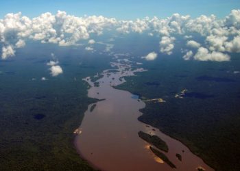 Mundo: Maduro diz que Venezuela vai ‘recuperar Essequibo’ e Guiana prepara defesa