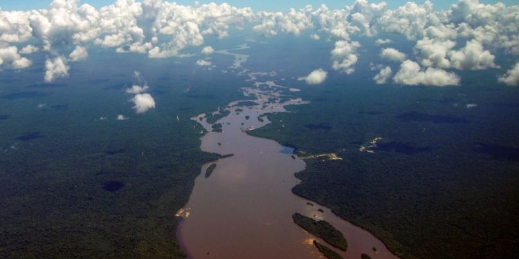 Conflito: Venezuela vê provocação em exercícios militares dos EUA na Guiana