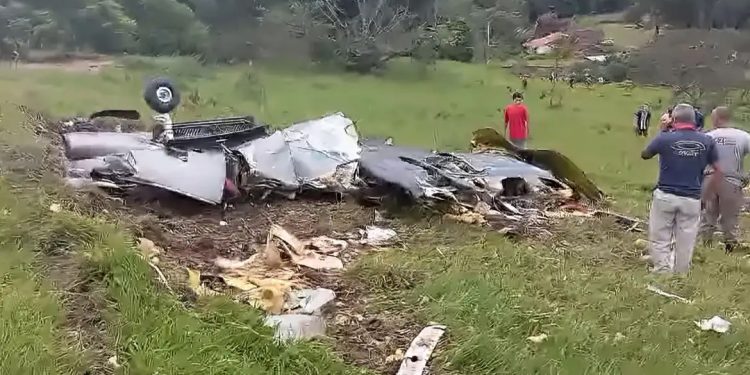 Acidente: Avião cai em Minas Gerais e deixa sete mortos